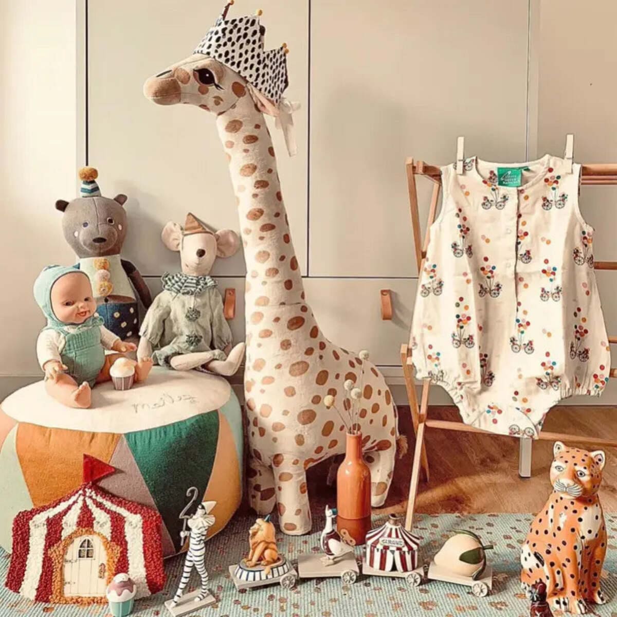 Large Giraffe Plush Toy for Nursery - Soft and Cute Design (40-85Cm)