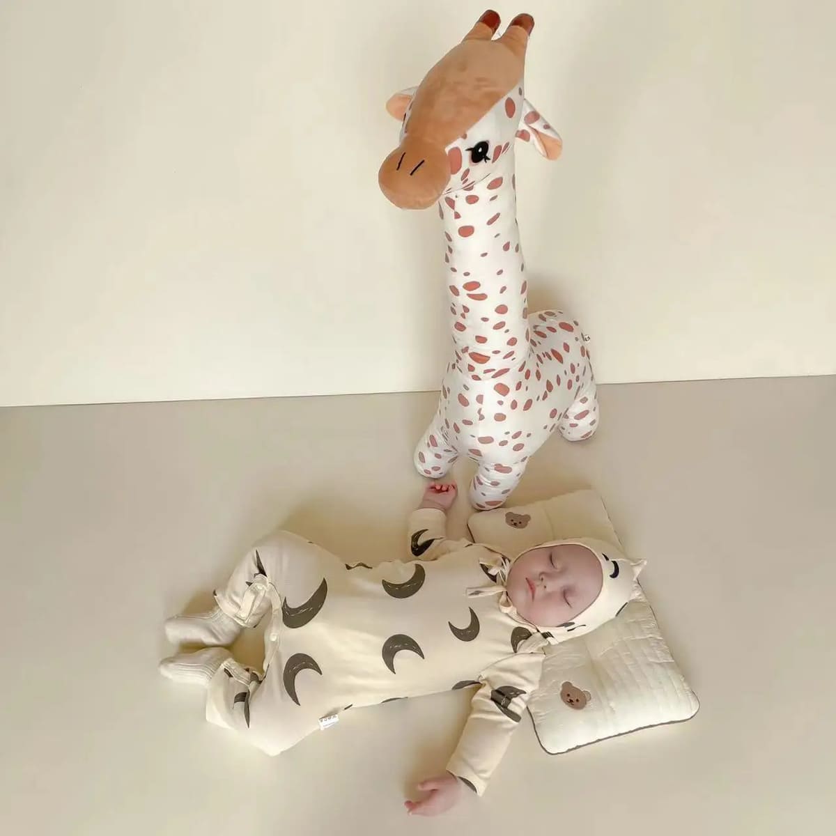 Large Giraffe Plush Toy for Nursery - Soft and Cute Design (40-85Cm)