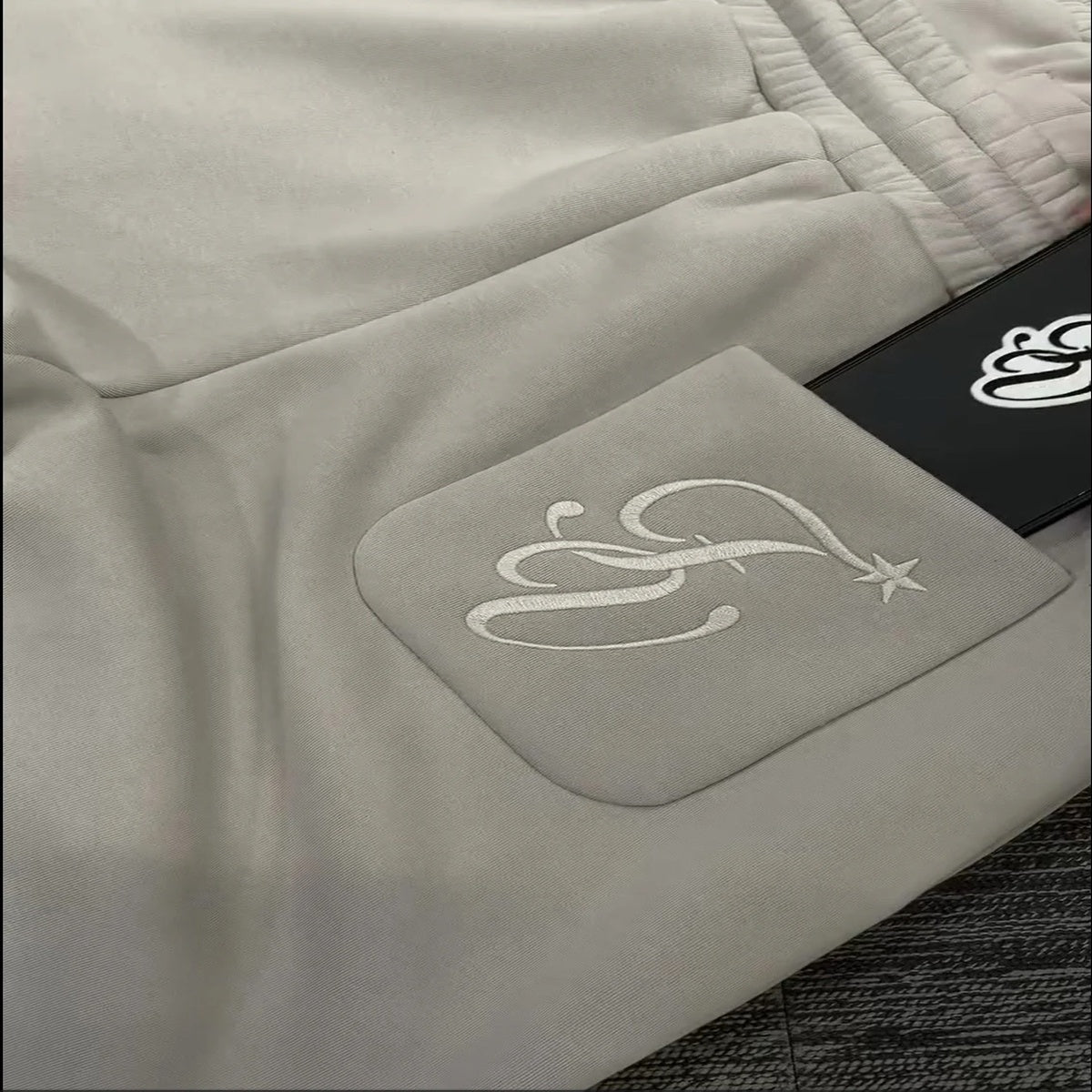 Double Waist Sweatpants – Stylish Dual-Layer Comfort 14997799993670-1