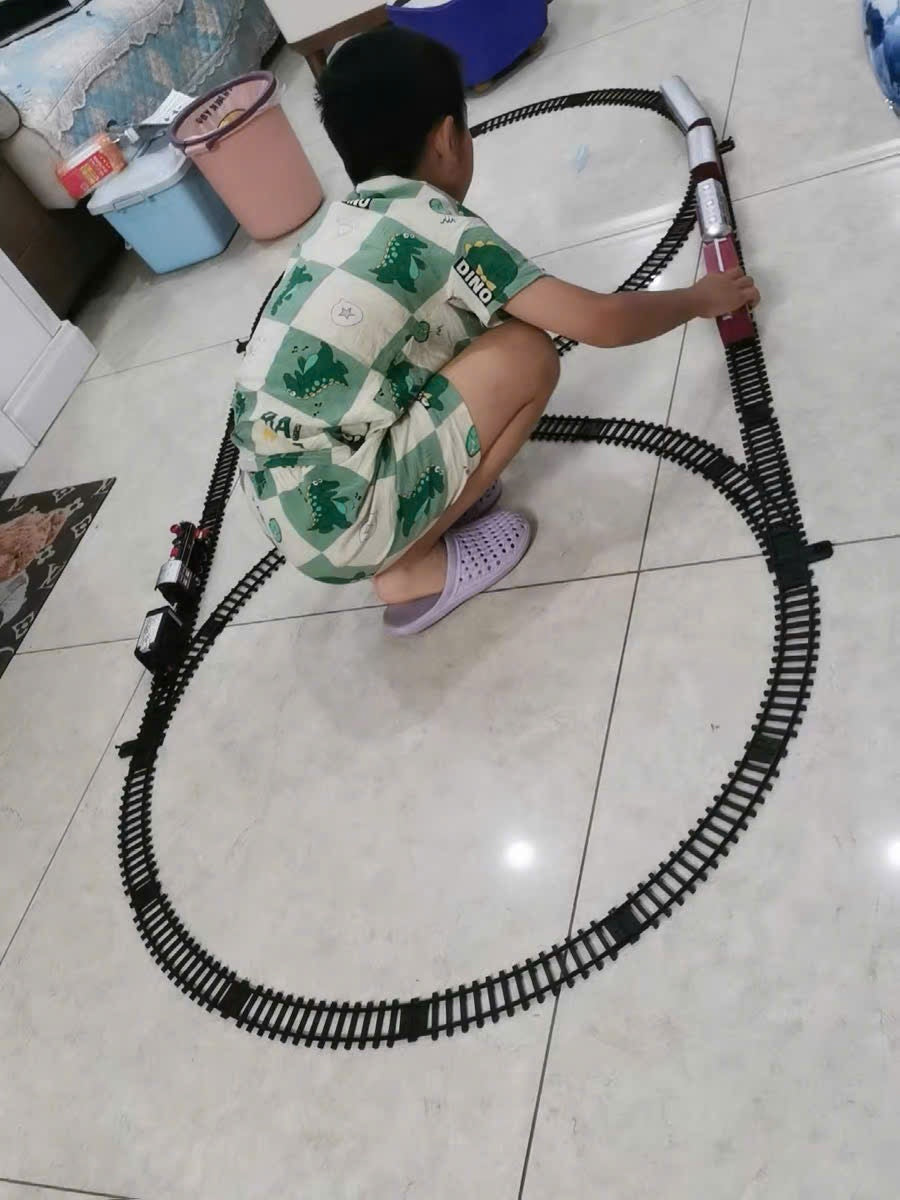 Electric Christmas Train Set - Festive Toy With Flexible Tracks For Magical Winter Evenings