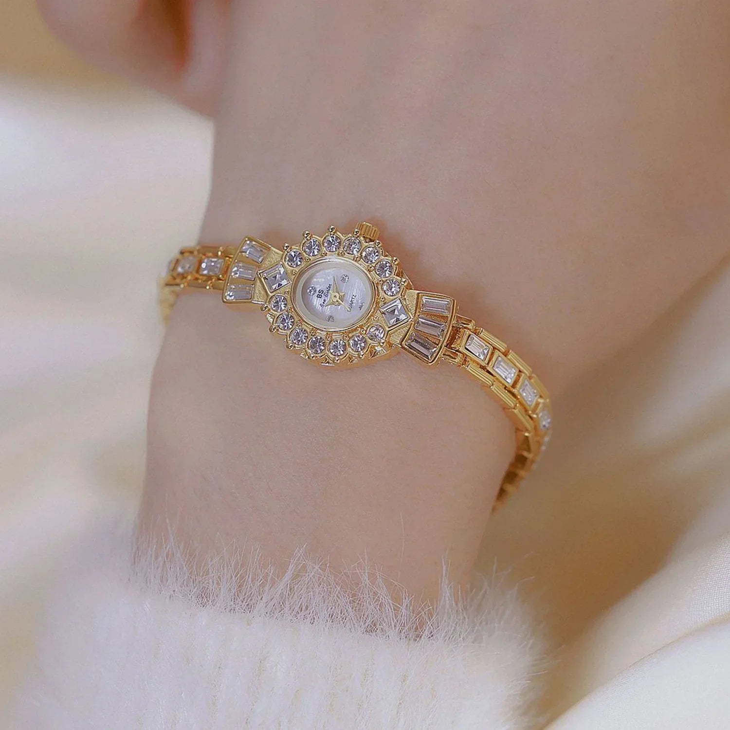 Gold Oval Women Watch With Diamond Dial 20Mm