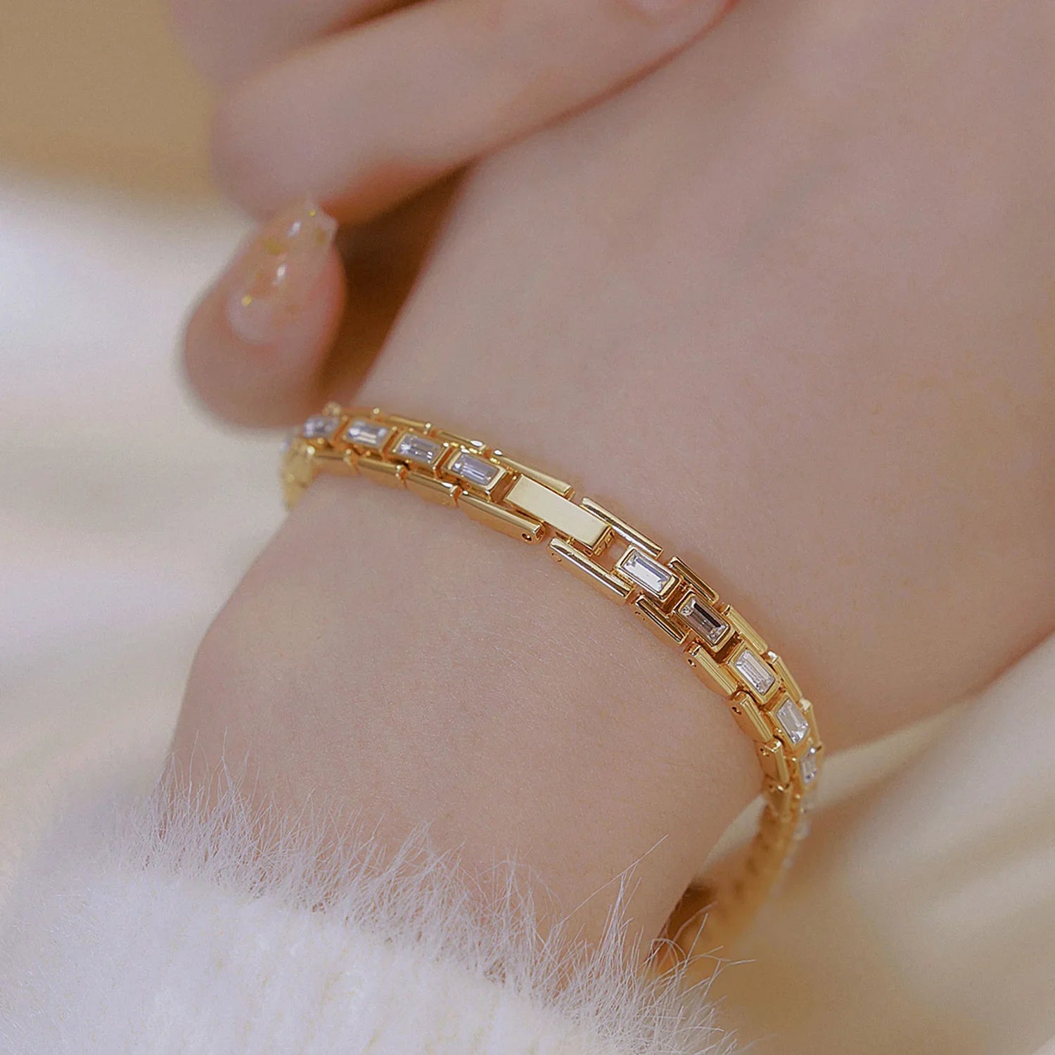 Gold Oval Women Watch With Diamond Dial 20Mm