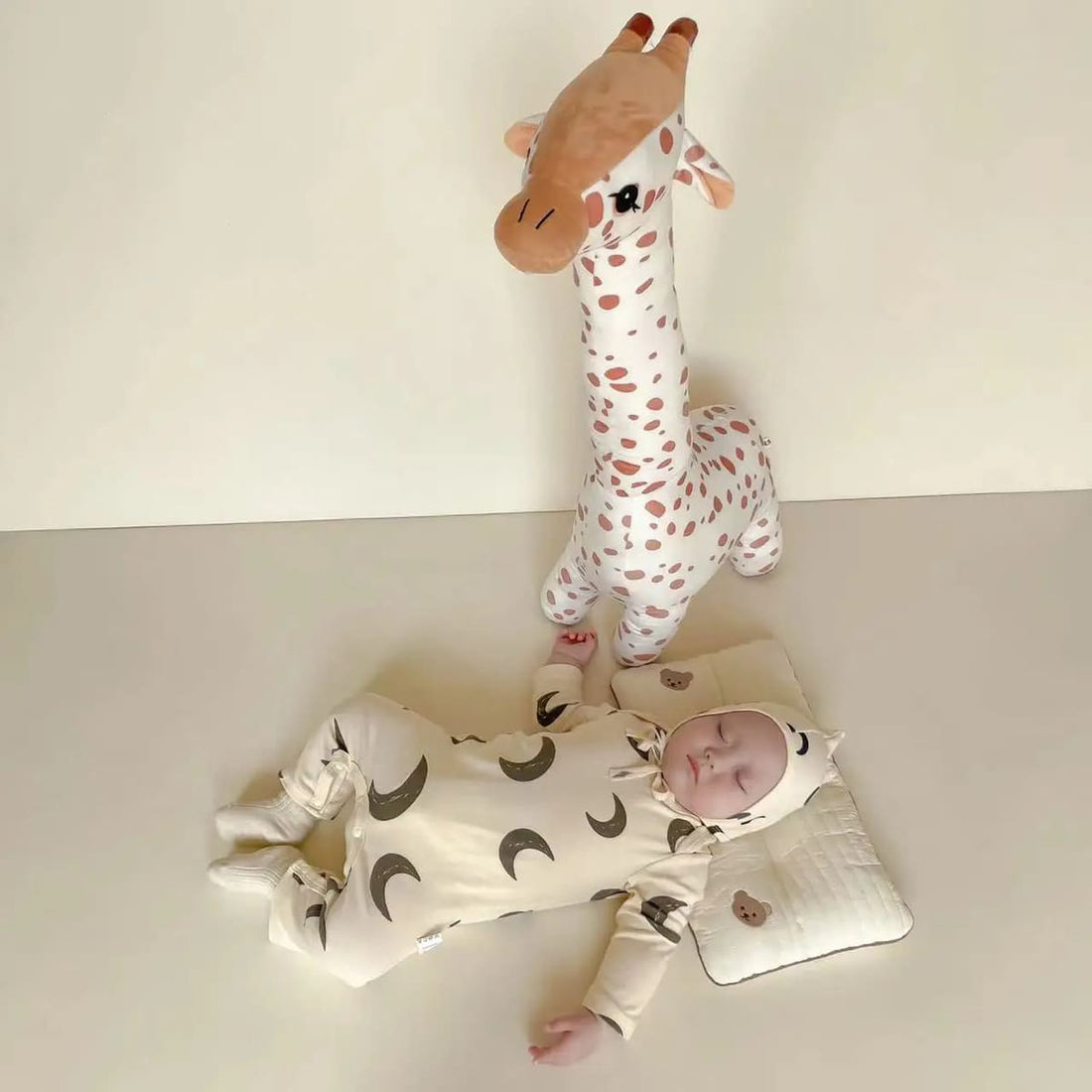 Large Giraffe Plush Toy for Nursery - Soft and Cute Design (40-85Cm) 100658