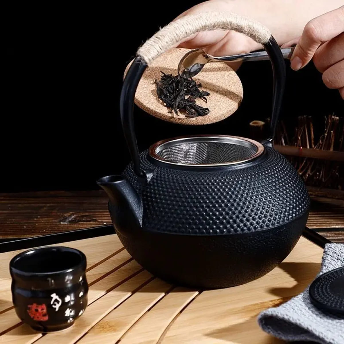 Japanese Cast Iron Teapot with Infuser - Heat Retaining (600/800/1200ml)