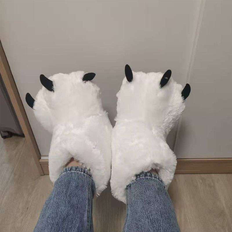 Oversized Bear Claw Winter Slippers