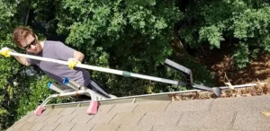 Ingenious Gutter Cleaning Tool3