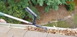 Ingenious Gutter Cleaning Tool3