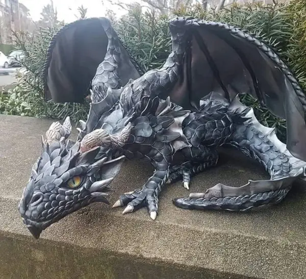 Large Squatting Dragon Sculpture2