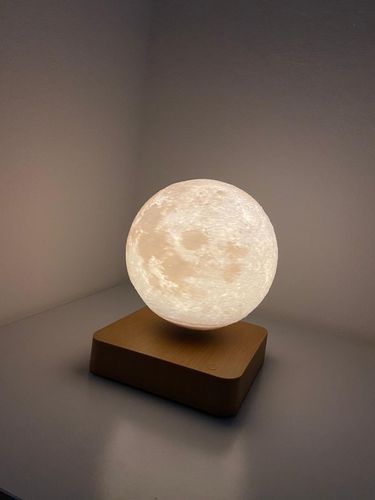 Lunamen - Magnetic Levitating Moon Lamp photo review